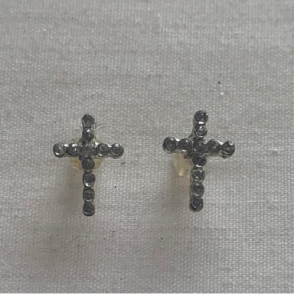 (Free if added to a bundle) Elegant Silver Cross Earrings